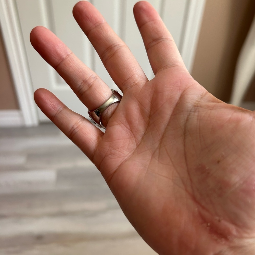 4/$50 Cluster dome statement silver band woman ring size 6 1/2 💚 - Picture 6 of 8